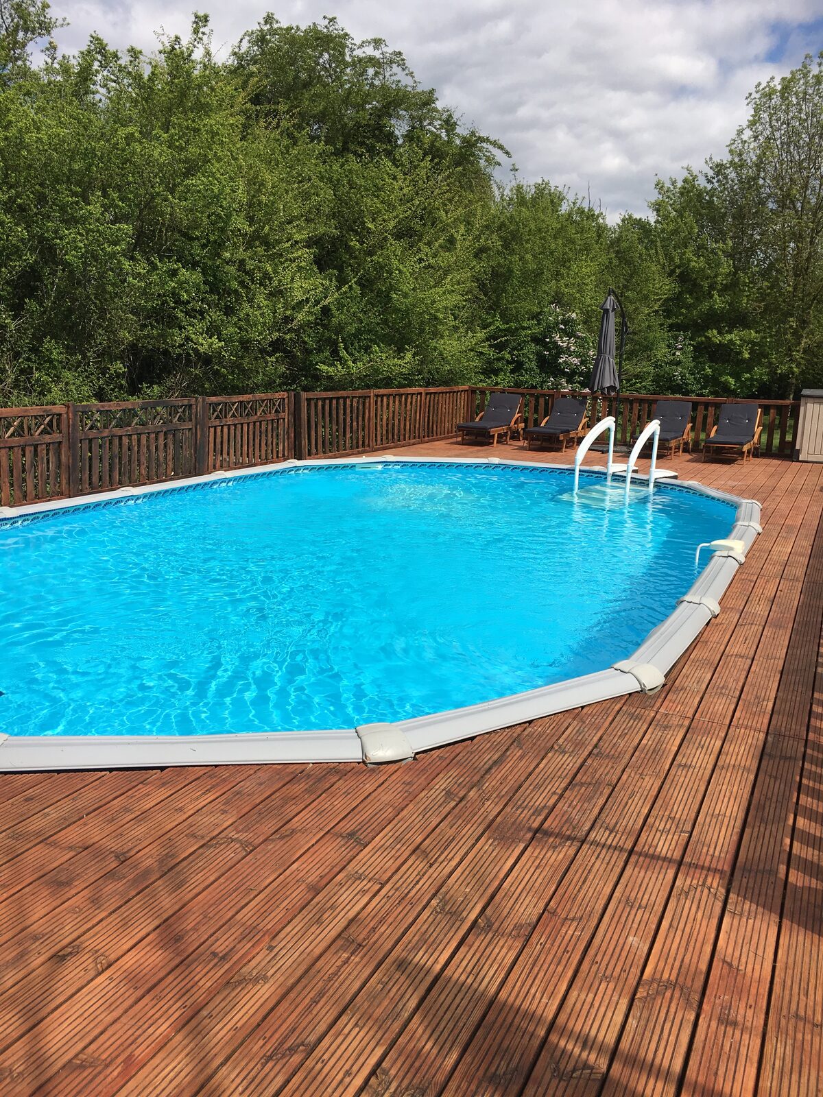 The heated swimming pool at Lac de Maison